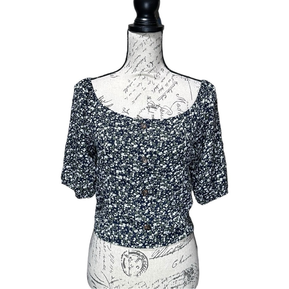 Active USA Navy Blue Floral Top Size Large NWT